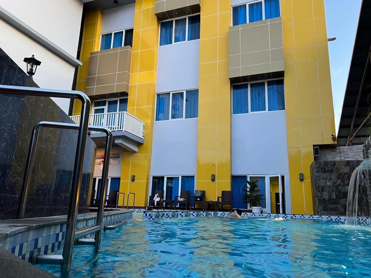 Bantaeng Kirei Hotel מראה חיצוני תמונה