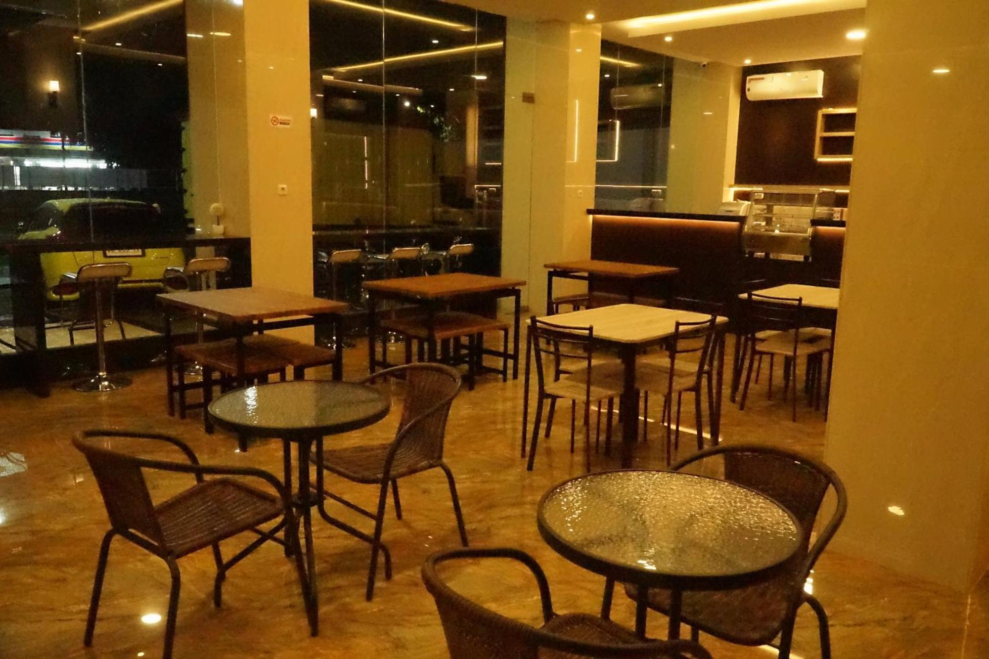 Bantaeng Kirei Hotel מראה חיצוני תמונה